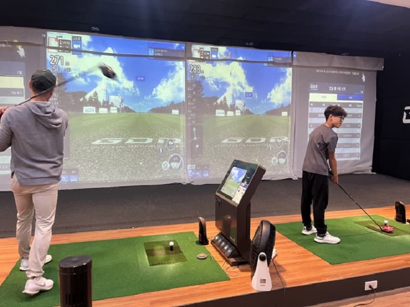 Người mới học golf không cần đăng ký khóa ngay; hãy cân nhắc trải nghiệm, khả năng duy trì và sự phù hợp với mục tiêu cá nhân. (Nguồn ảnh: Trang tin Golf City)