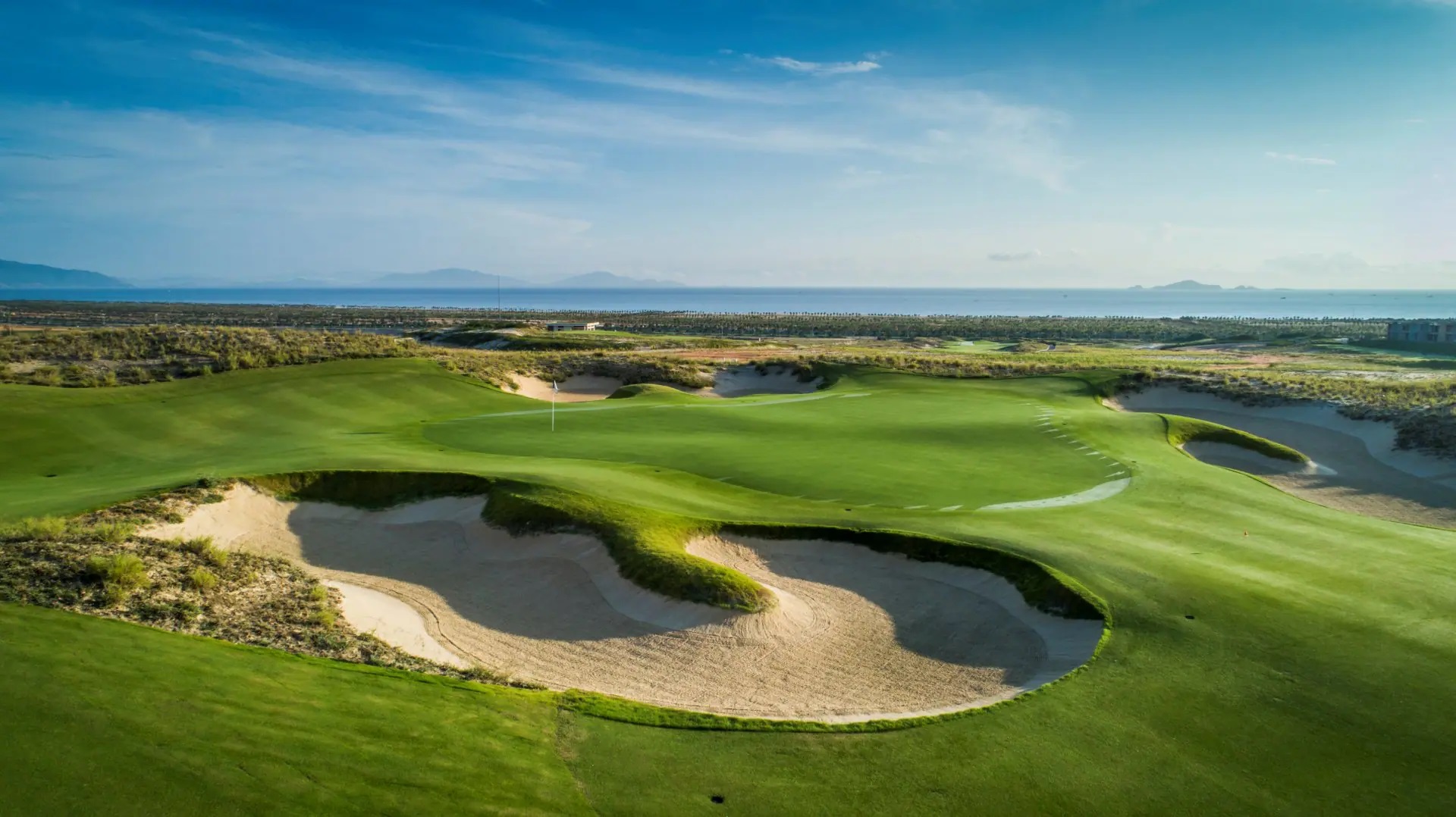 Kết thúc vòng golf, đừng vội rời sân; hãy kiểm tra gậy, đồ cá nhân, scorecard và hoàn tất việc trả thiết bị. (Nguồn ảnh: Trang tin Imperia Sky Garden)