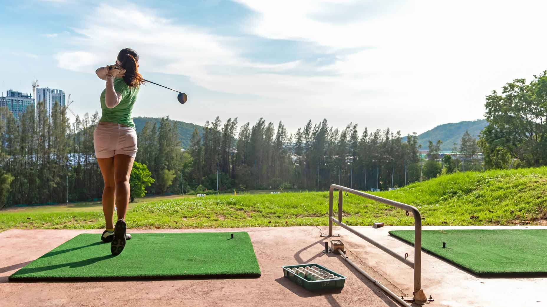 Một buổi tự tập hiệu quả nên kết hợp luyện kỹ thuật với thay đổi gậy, mục tiêu, khoảng cách và routine trước khi mô phỏng hố golf. (Nguồn ảnh: Trang tin GOLF.com)