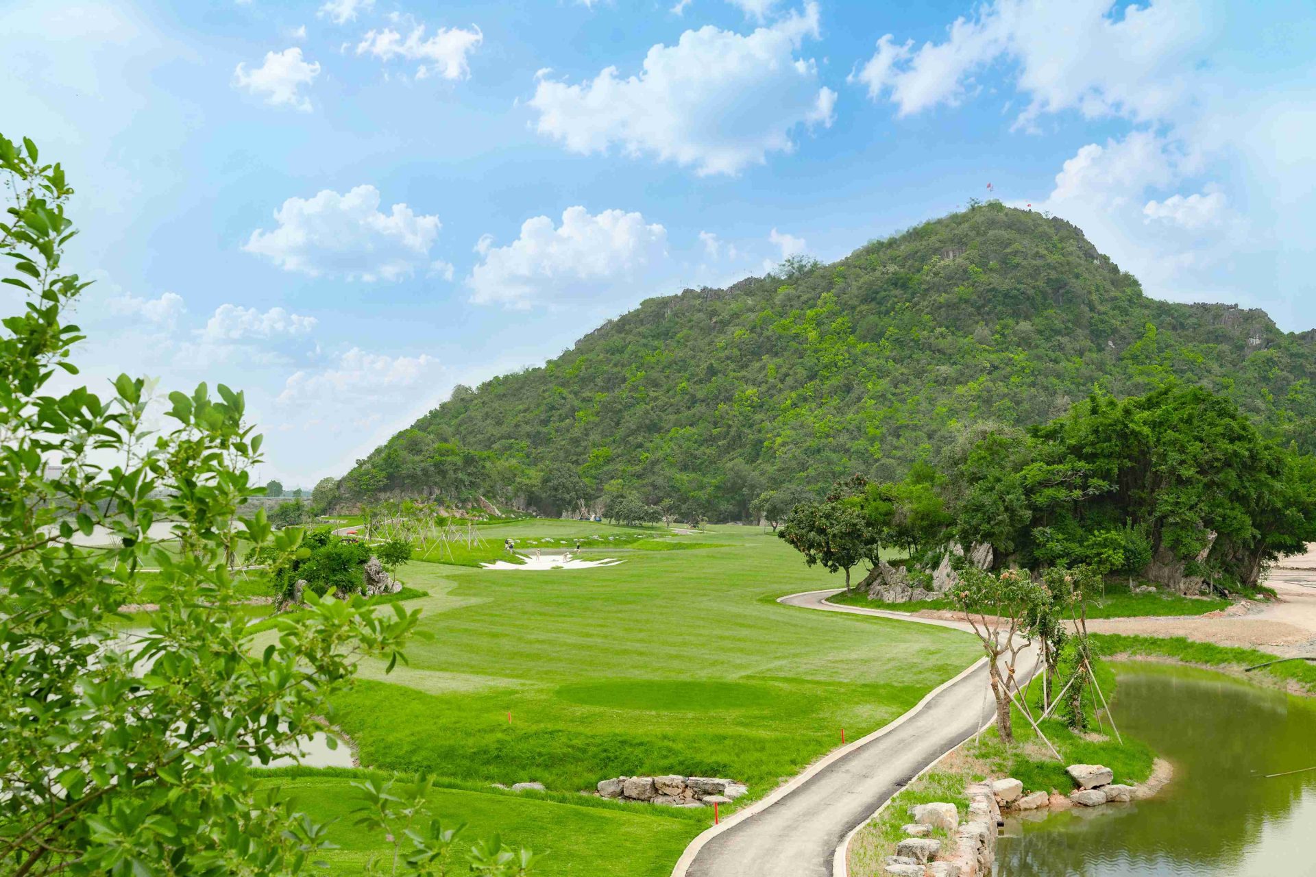 Legend Valley 36 hố