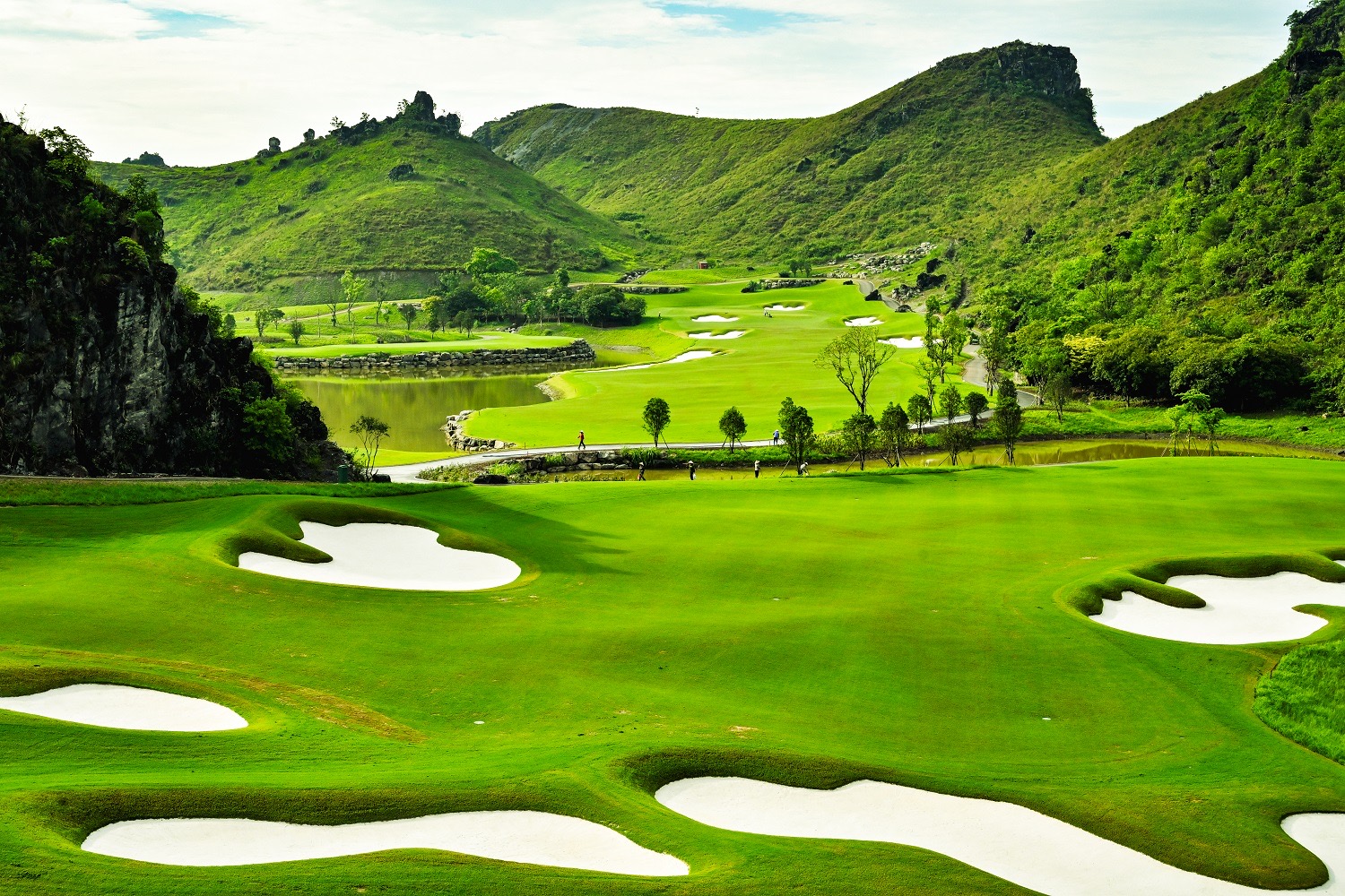 Legend Valley 36 hố